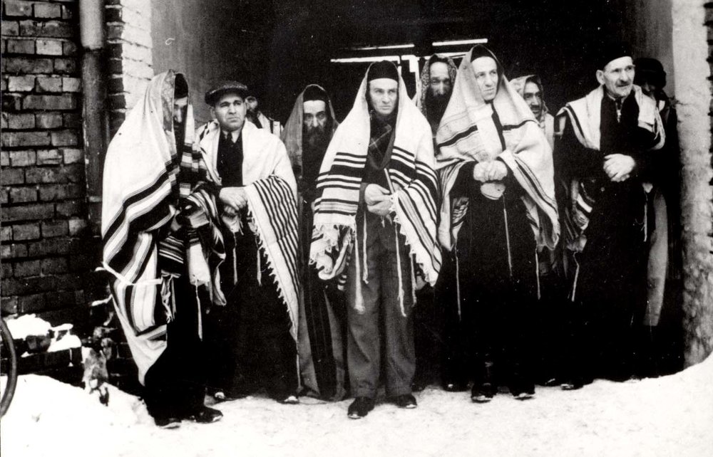 jews-prayer-shawls-zawiercie